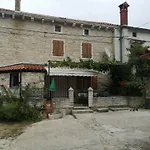'vickovi' Mit Gemeinschaftspool By Interhome * Rakalj