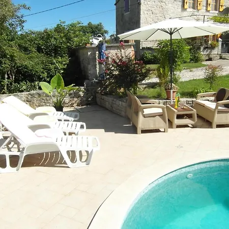 Ferienhaus 'vickovi' Mit Gemeinschaftspool By Interhome Rakalj