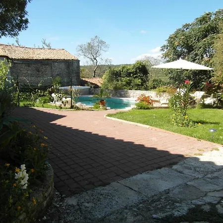 'vickovi' Mit Gemeinschaftspool By Interhome Rakalj