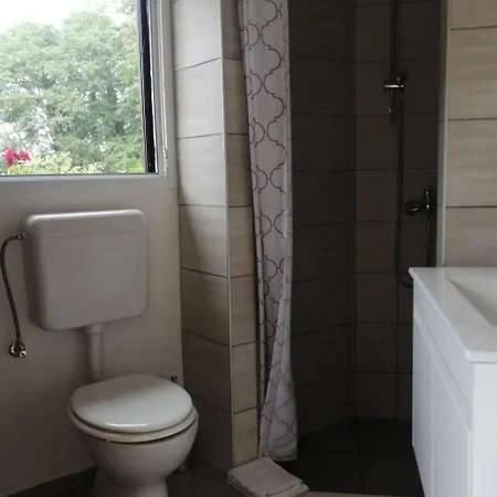 'vickovi' Mit Gemeinschaftspool By Interhome * Rakalj