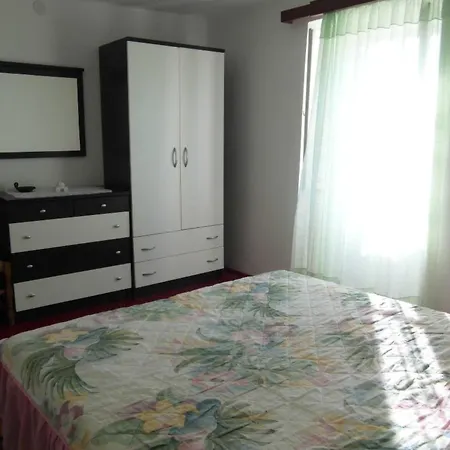 'vickovi' Mit Gemeinschaftspool By Interhome