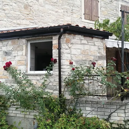 'vickovi' Mit Gemeinschaftspool By Interhome *