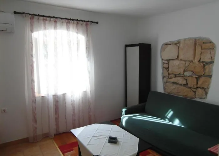 'vickovi' Mit Gemeinschaftspool By Interhome Rakalj