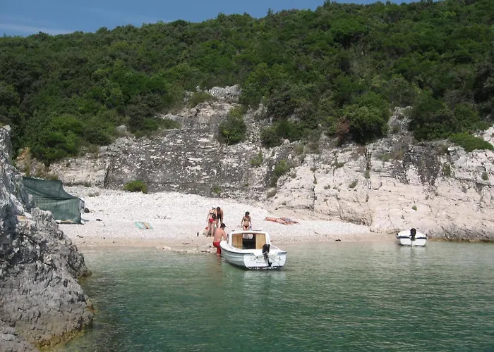 'vickovi' Mit Gemeinschaftspool By Interhome *