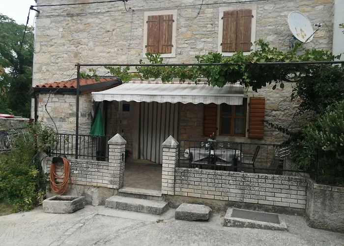 'vickovi' Mit Gemeinschaftspool By Interhome