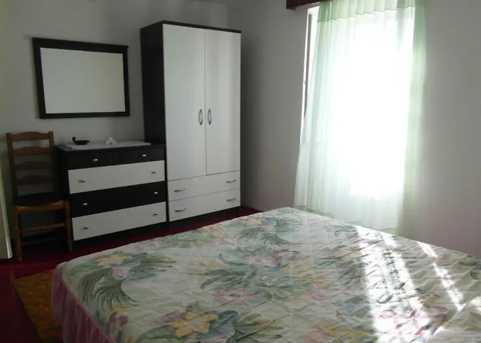 'vickovi' Mit Gemeinschaftspool By Interhome