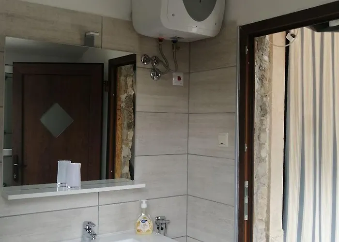 'vickovi' Mit Gemeinschaftspool By Interhome * Rakalj