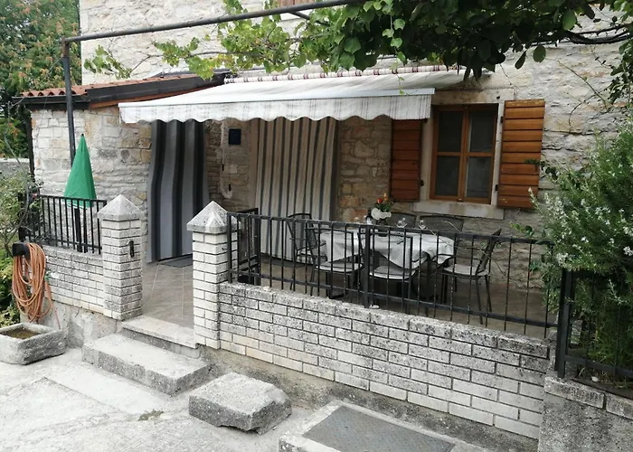 Holiday home 'vickovi' Mit Gemeinschaftspool By Interhome Rakalj