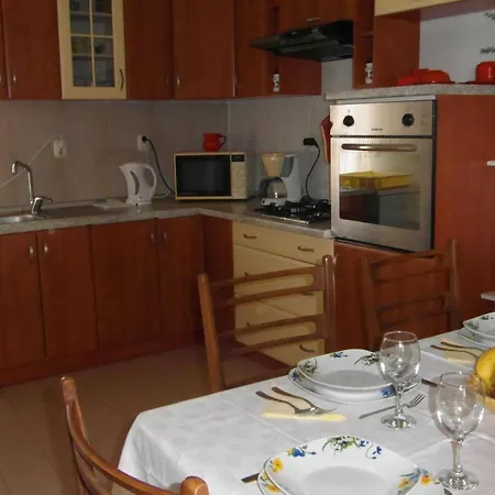 'vickovi' Mit Gemeinschaftspool By Interhome * Rakalj