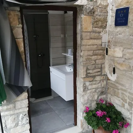 Casa de Férias 'vickovi' Mit Gemeinschaftspool By Interhome Rakalj